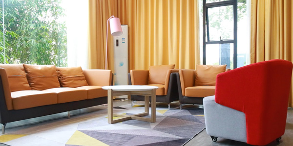 中山辦公家具公司?，斒宿k公環(huán)境展示